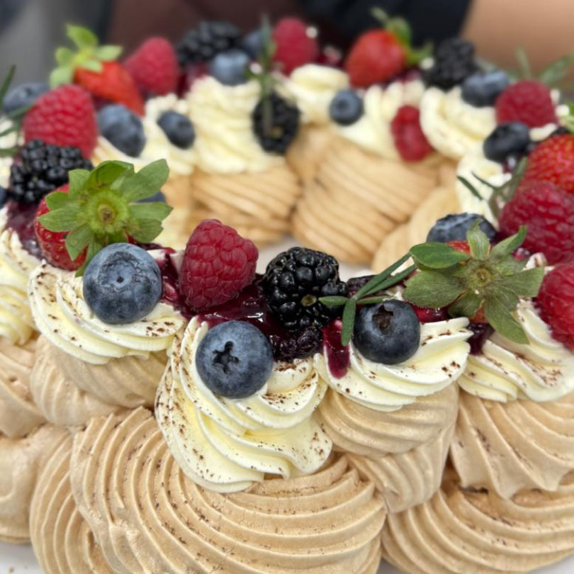 (2025) Berries Wreath Pavlova